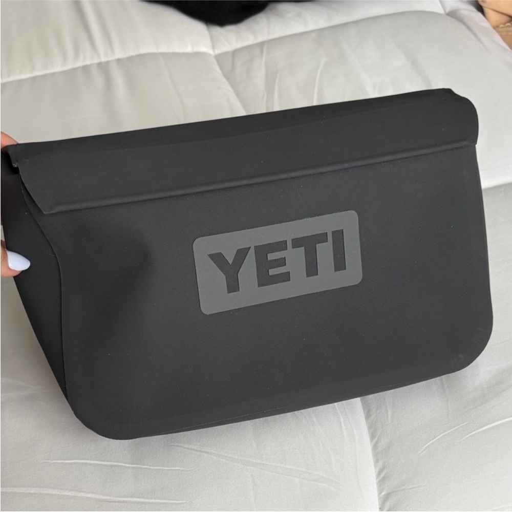 Yeti 7” x 11” Velcro pouch for hopper cooler